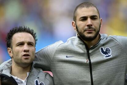 Benzema (dreta) i Valbuena, en un partit amb França.