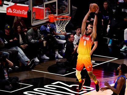 Team Giannis forward Jayson Tatum (0) dunks the ball during the second half Team LeBron in the 2023 NBA All-Star Game at Vivint Arena.