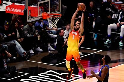 Team Giannis forward Jayson Tatum (0) dunks the ball during the second half Team LeBron in the 2023 NBA All-Star Game at Vivint Arena.