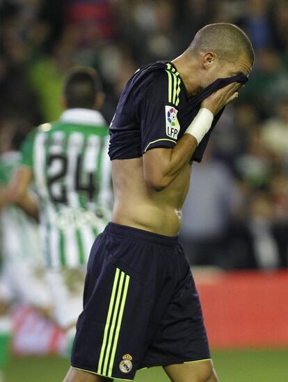 Pepe se lamenta del gol del Betis.