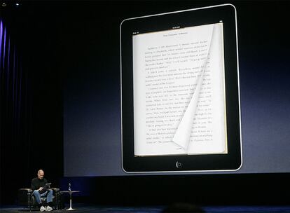 El iPad saldrá a la venta en dos o tres meses en EE UU al precio de 499 dólares (unos 356 euros)