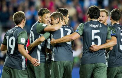 Los jugadores alemanes celebran un gol ante Noruega.