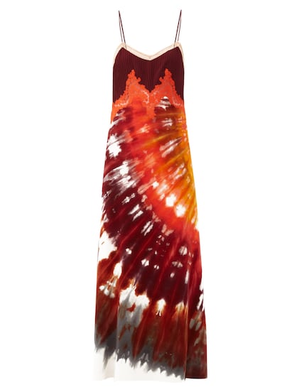 El estampado tie-dye es sin duda el que arrasará este verano. Llévalo en un vestido de estilo slip dress como este de Gabriela Hearst y el éxito está asegurado. 3.400 €.