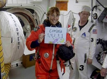 La astronauta Dorothy Metcalf-Lindenburger manda un mensaje a su hija Cambria antes de partir hacia la Estación Espacial Internacional