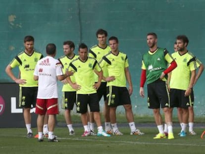 Los jugadores de la selecci&oacute;n, en el entrenamiento de ayer.