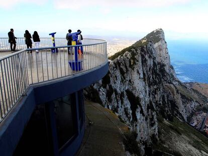 Vista de la construcción de apartamentos en el Peñón por los que España protesta a Reino Unido.