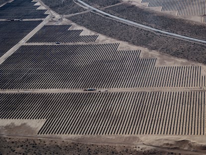 Vista aérea del campo de celdas solares de Puerto Peñasco (Sonora).