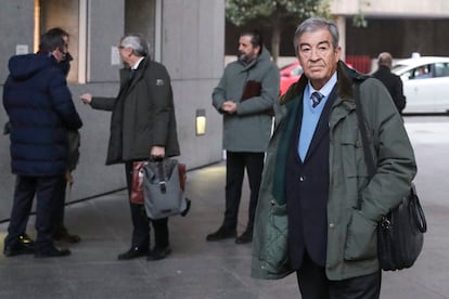 Francisco Álvarez-Cascos a su llegada a la Audiencia Provincial de Oviedo.