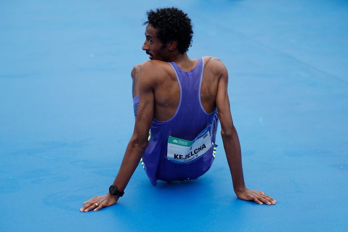 Ethiopian Yomif Kejelcha breaks the half marathon world record in Valencia and is already thinking about going under 57 minutes