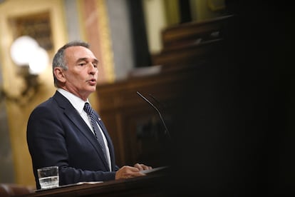 El diputado de Sumar Enrique Santiago, este martes en el pleno del Congreso. 