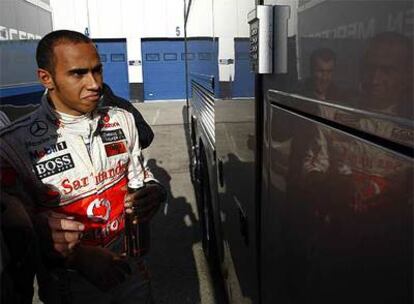 Lewis Hamilton tras la sesión de entrenamiento.