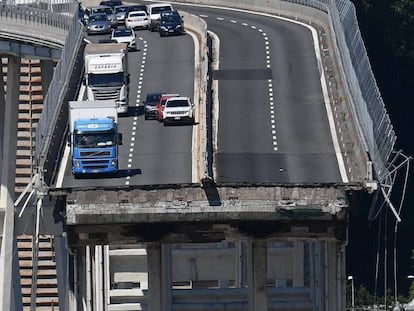 El puente Morandi de Génova el día después del derrumbe, en imágenes