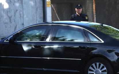 Llegada del coche oficial del presidente del Gobierno a la sede de la Audiencia Nacional de San Fernando.