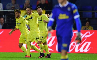 El Villarreal festeja el primer gol.