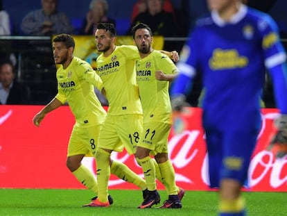 El Villarreal festeja el primer gol.