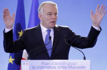 El primer ministro francés, Jean-Marc Ayrault, pronuncia un discurso en un acto celebrado en París (Francia), el pasado 8 de noviembre. EFE/Archivo