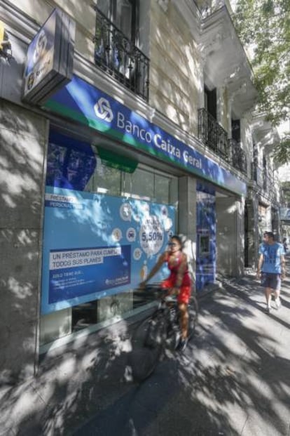 Sucursal de la Caixa Geral de Dep&oacute;sitos (CGD) en la calle G&eacute;nova de Madrid.
 