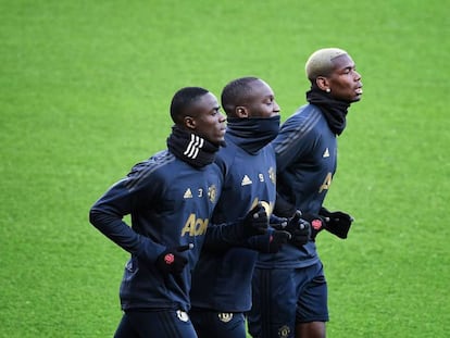 Eric Bailly, Romelu Lukaku e Paul Pogba durante treino em Paris nesta terça-feira