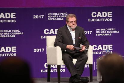 El presidente ejecutivo de PRISA y EL PAÍS, Juan Luis Cebrián, durante su exposición en CADE.