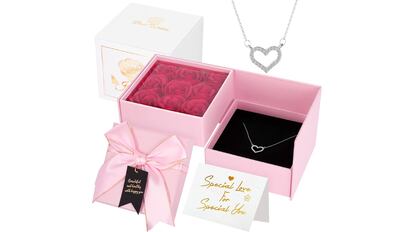 Caja regalo para San Valentín con colgante y rosa, tres diseños
