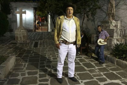 Alfredo Gallegos, el Padre Pistolas.