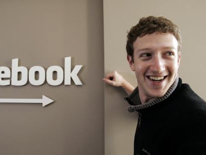 Mark Zuckerberg na sede de Facebook, em 2007.