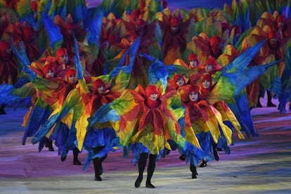 Bailarines en el estadio de Maracaná.