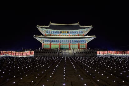 El palacio Gyeongbokgung de Seúl, del siglo XIV, ha sido el escenario del desfile de la colección crucero 2024 de Gucci.