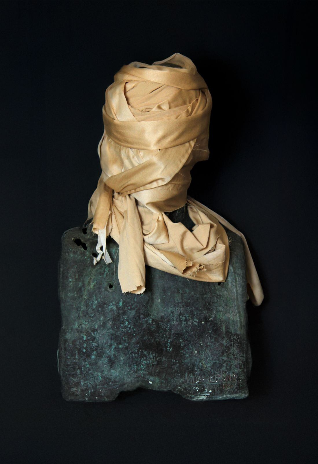 Réplica de la escultura del doctor José Luis Rodríguez López de Aro que fue 'fusilada' en Almadén.