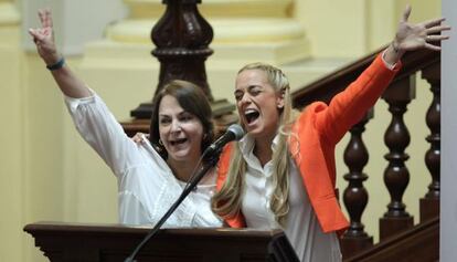 Las esposas de Leopoldo L&oacute;pez y Antonio Ledezma, en Per&uacute;.