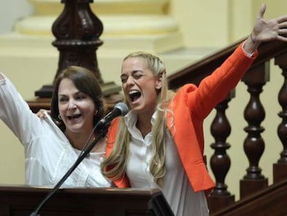 Las esposas de Leopoldo L&oacute;pez y Antonio Ledezma, en Per&uacute;.