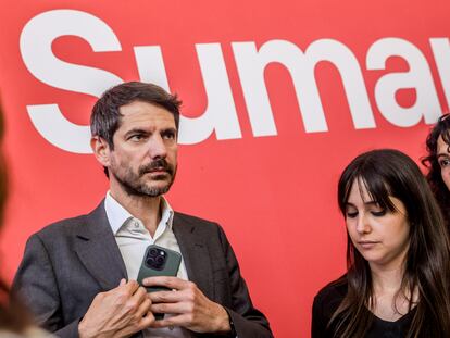 El portavoz de Sumar y ministro de Cultura, Ernest Urtasun, atiende a los medios de comunicación a su llegada a la reunión del Grupo Coordinador de Sumar este jueves en Madrid.