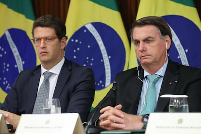 O presidente Jair Bolsonaro participa da Cúpula do Clima ao lado do ministro do meio ambiente, Ricardo Salles, nesta quinta-feira.