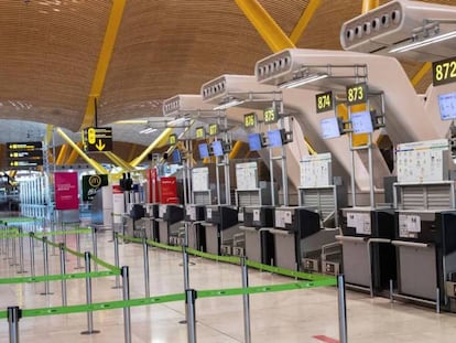 Mostradores para facturar vacíos en la terminal T4 del aeropuerto Adolfo Suárez de Madrid. 