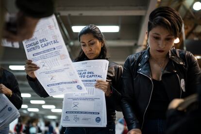 Cierre de elecciones territoriales en el recinto ferial de Corferias, en Bogotá, en 2023.