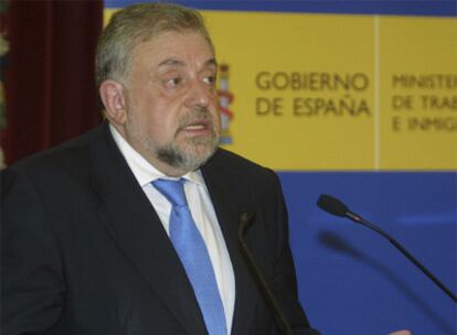 Octavio Granado, en una conferencia de prensa en el Ministerio de Trabajo.