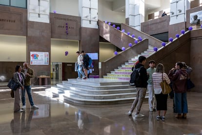 Hall de la Facultad de Medicina, de la Universidad de Valencia