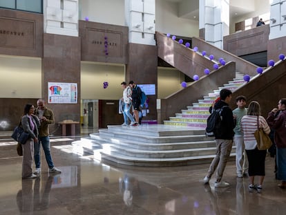 Hall de la Facultad de Medicina, de la Universidad de Valencia