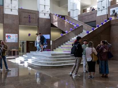 El hall de la Facultad de Medicina, de la Universidad de Valencia.