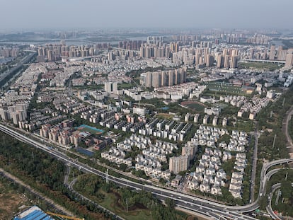 Vista aérea de un complejo residencial de Evergrande en Wuhan (China), este viernes.