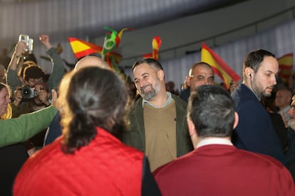 Una guerra sucia de audios, denuncias, despidos y traiciones desangra a Vox