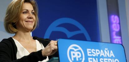 La secretaria general del PP, María Dolores de Cospedal, durante una comparecencia, hoy en la sede del partido.