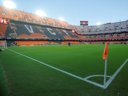 Vista interior de Mestalla, el campo de fútbol del Valencia.