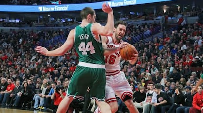 Pau Gasol en una jugada del partido.