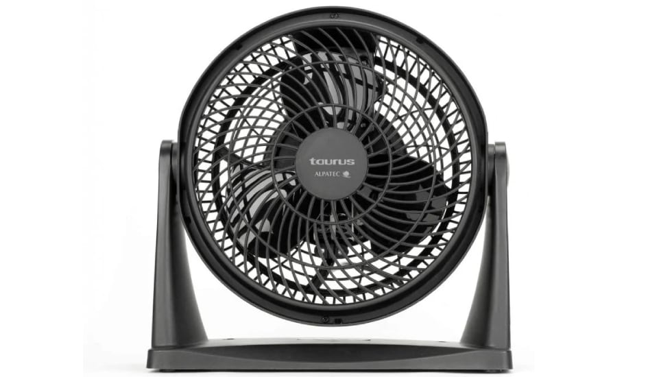 Ventilador de sobremesa de tamaño compacto.