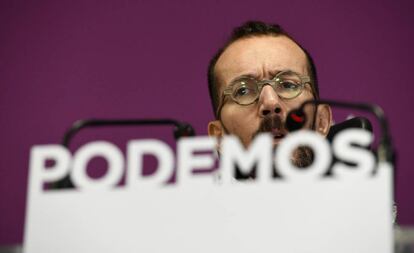 El secretario de Organización de Podemos, Pablo Echenique, en una rueda de prensa