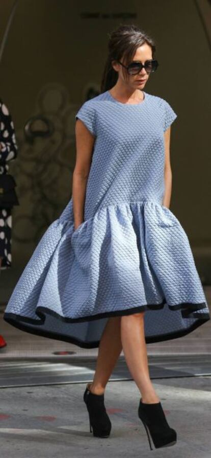 Victoria Beckham, con uno de los vestidos de la segunda línea de su firma.