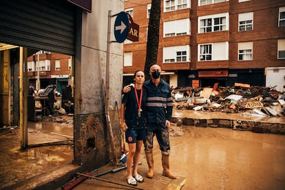 Nerea y Santiago Sarrión, este domingo en Paiporta.