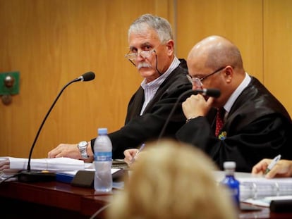 El exsenador del PNV Víctor Bravo, este martes en el Palacio de Justicia de San Sebastián.