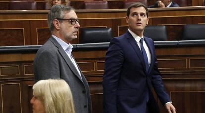 El l&iacute;der de Ciudadanos, Albert Rivera, y el secretario general de la formaci&oacute;n, Jos&eacute; Manuel Villegas, esta semana en el Congreso.